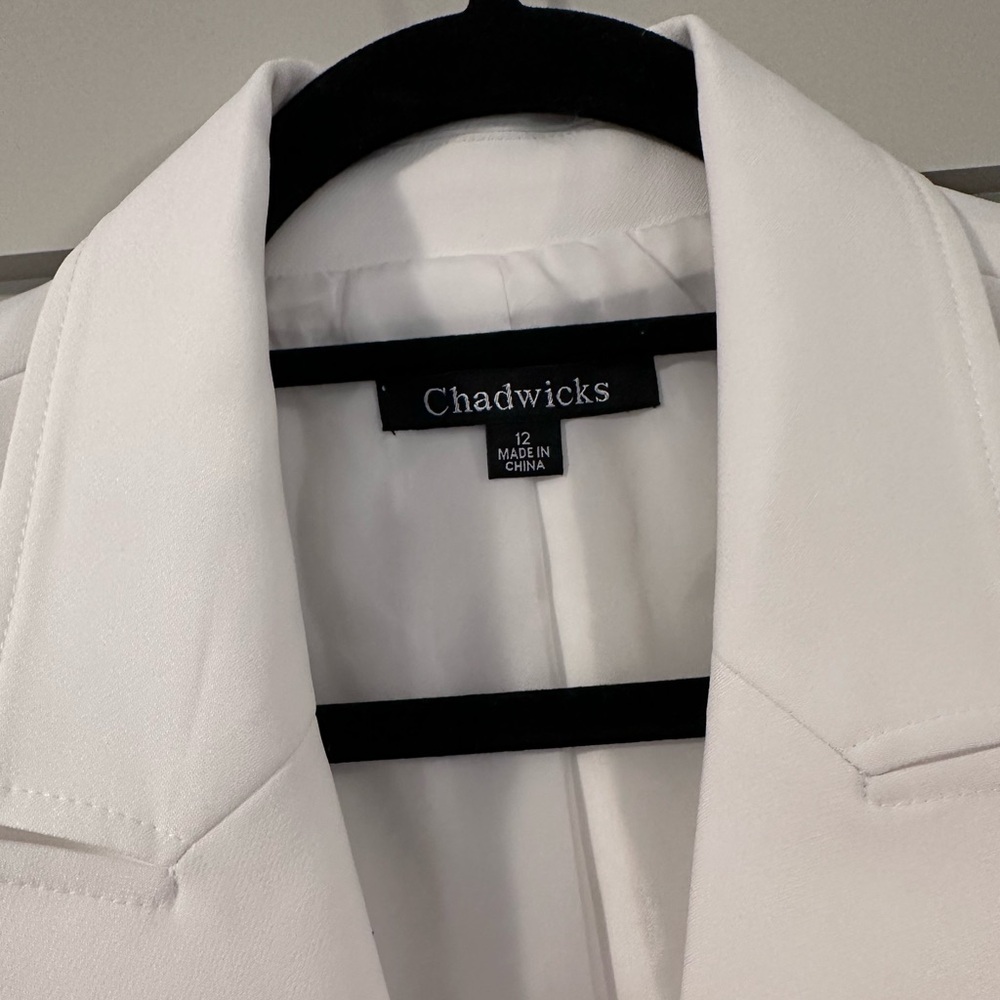 Chadwick’s White Angular Front Hemline Blazer - image 2